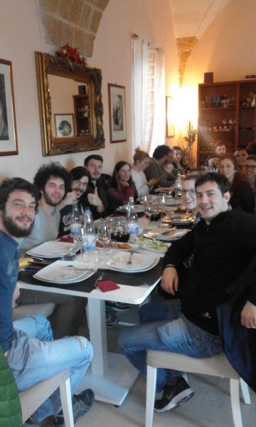 mesagne-ristorante-san-lorenzo-studenti-a-tavola